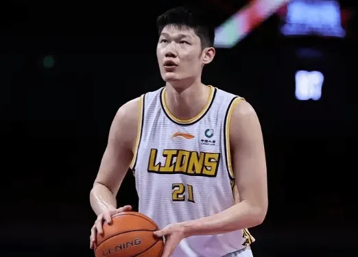 开云-胡金秋半场出战12分钟，投篮4中3得到6分2篮板1盖帽