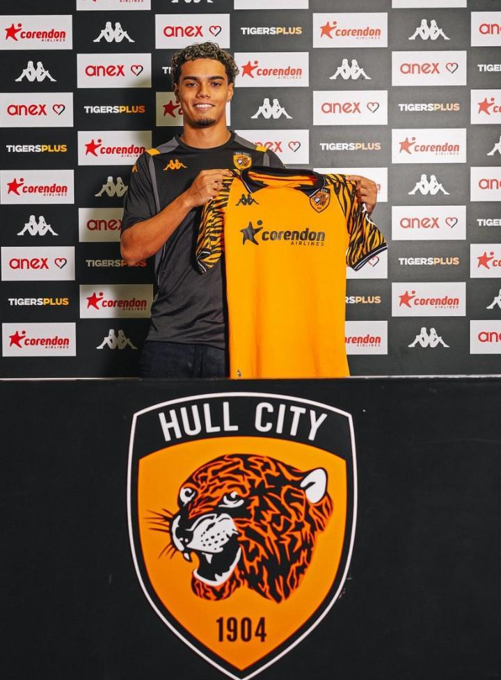 官方：小罗儿子若昂-门德斯加盟赫尔城U21梯队