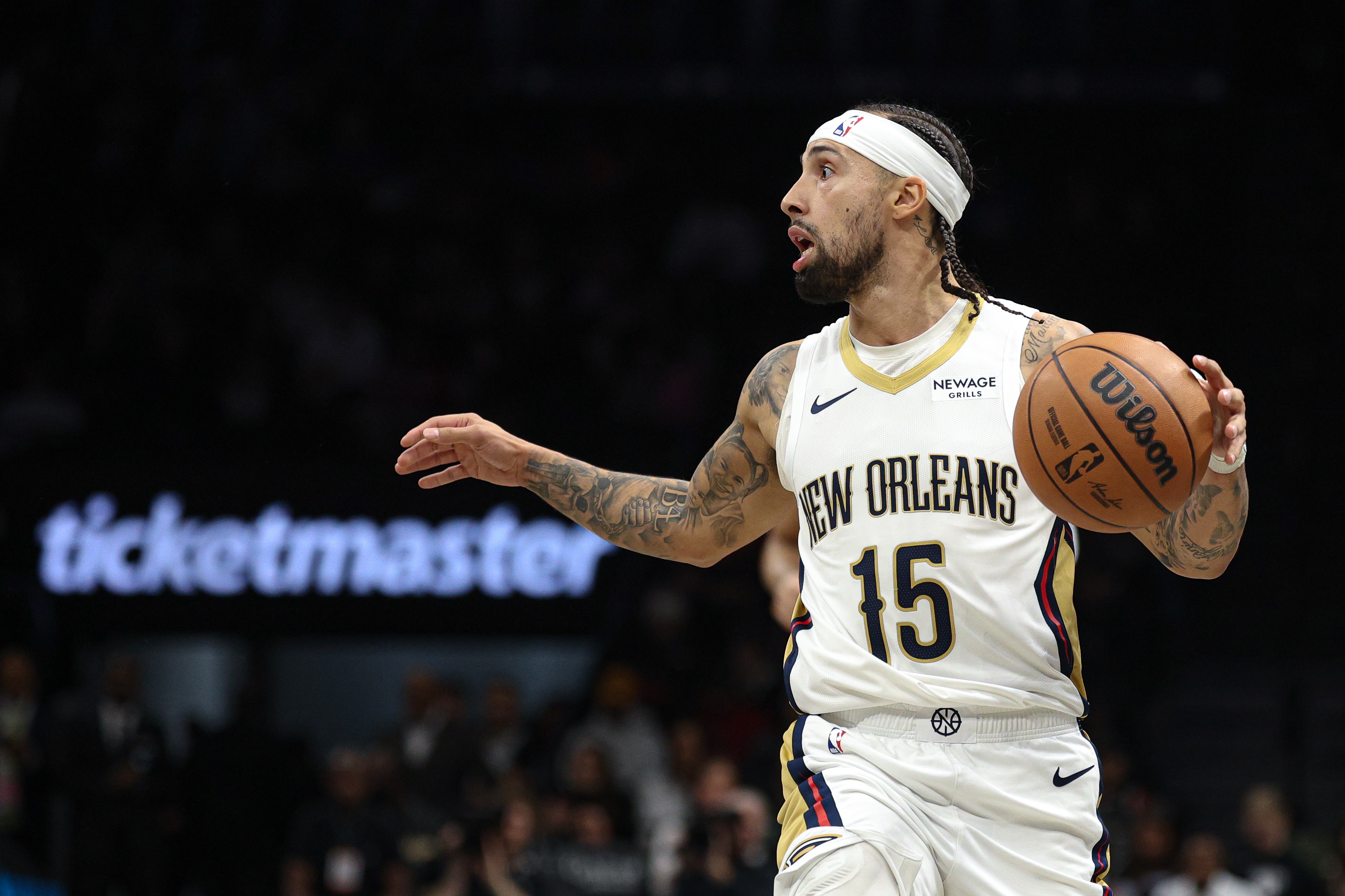 开云体育入口-美记：尼克斯对老6感兴趣 他能防但他会让球队后场尺寸变得更小