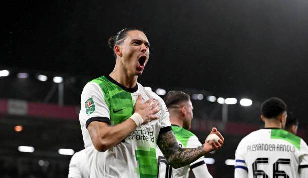 开云体育官网-疯狂轮换见证努氏弧线！南海岸雨夜利物浦胜利逃亡