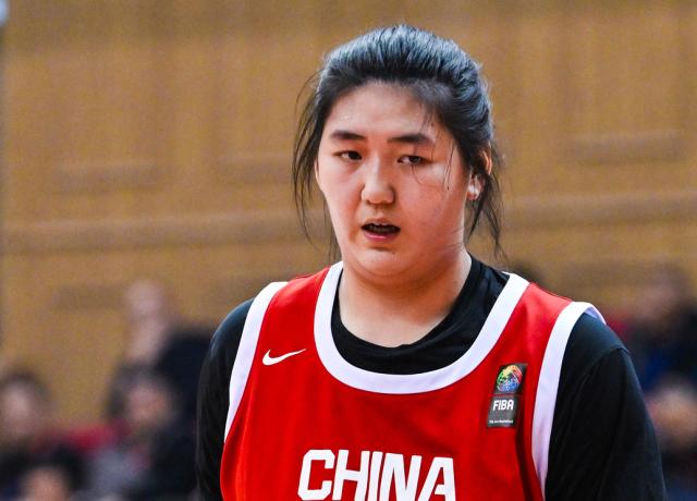 kaiyun-女篮热身赛大胜！2米26张子宇砍11+9，王思雨亮相